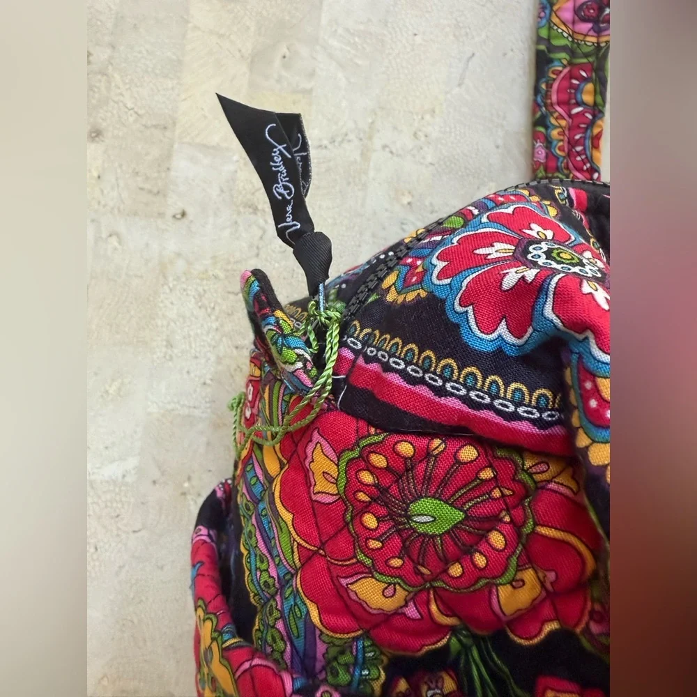 VERA BRADLEY Large Quilted Duffle Bag ‘Symphony In Hue’ Floral Paisley NWOT - Picture 2 of 8